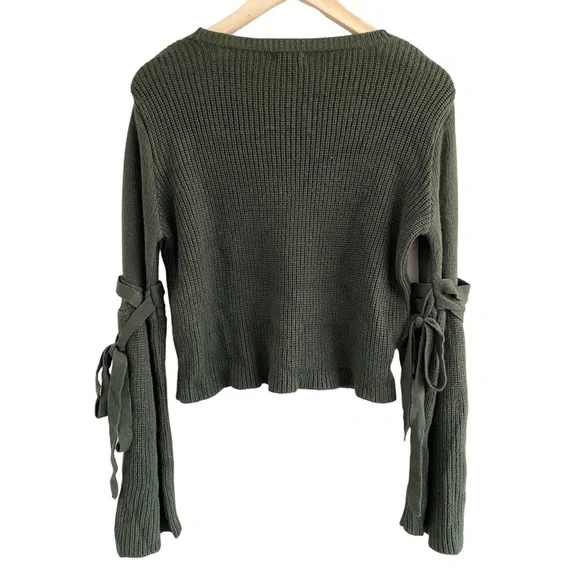 SILENCE + Noise Urban outfitters Olive green bell sleeve cropped crew sweater - Picture 2 of 12